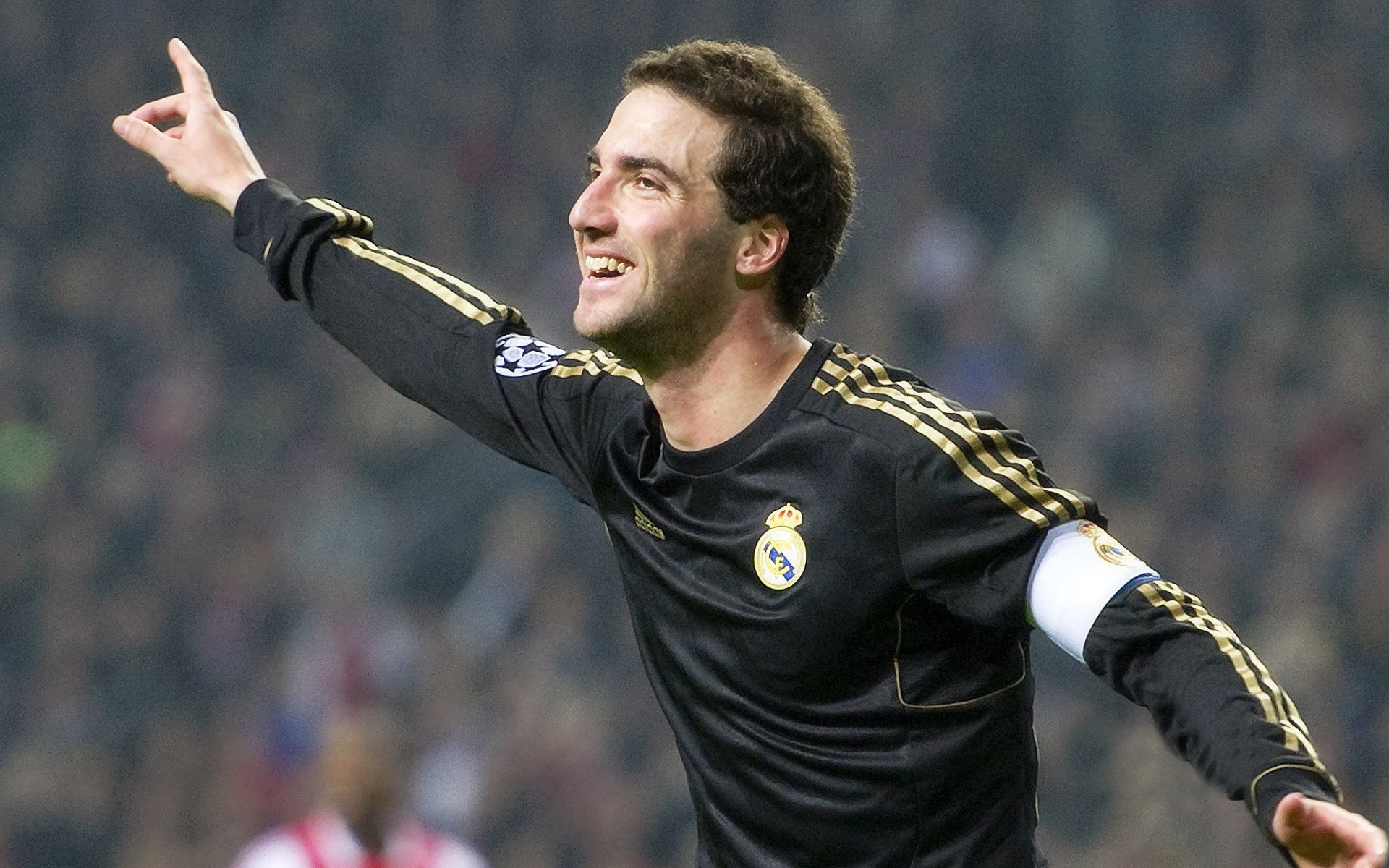 世界杯：澳大利亚顽强闯入淘汰赛 “袋鼠军团”跑不死精神再次呈现